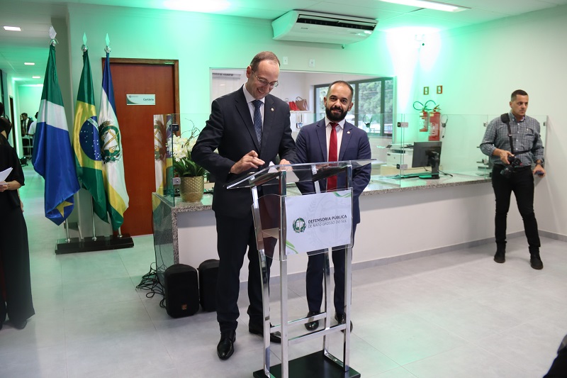 INAUGURA CORUMBA DR PEDRO ASSINA DPU