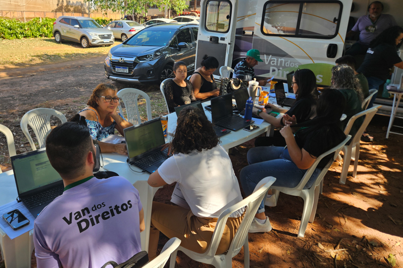 Van_dos_Direitos_-_Cidade_dos_Meninos-2.jpg