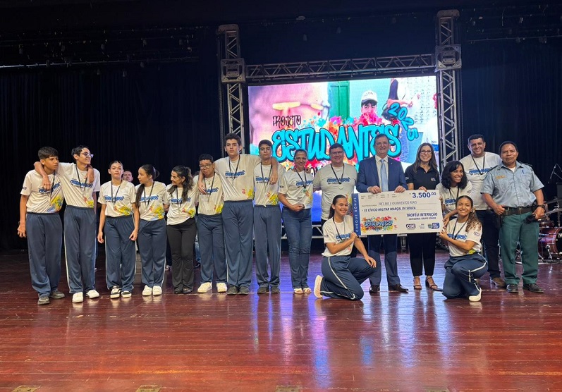 DRr Edson cheque alunos