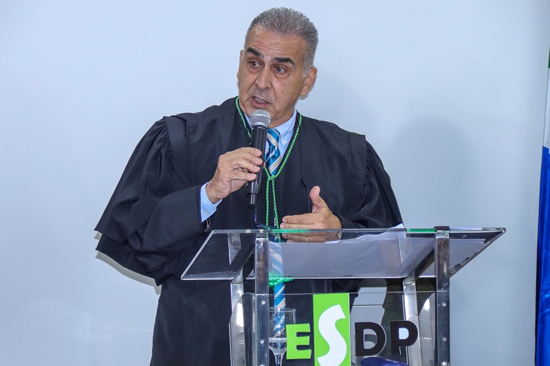 Dr Elias posse novos defensores