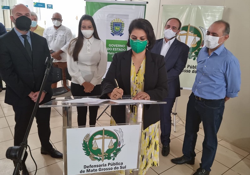 Dra Patricia Facil assinatura