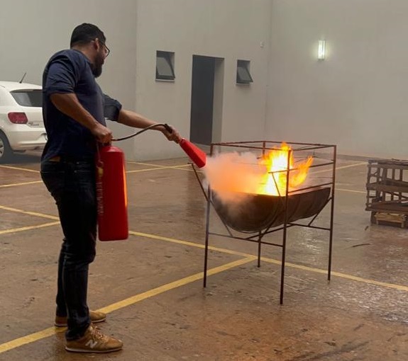 Treinamento incendio escola