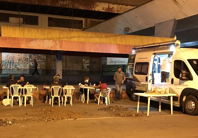 Ação noturna volta à região da antiga rodoviária com atendimento móvel a pessoas em situação de rua