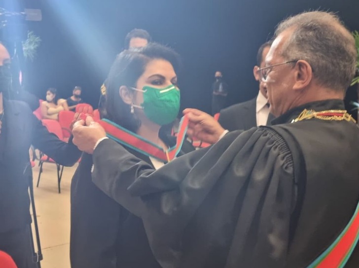 dra-patricia-recebe-honraria
