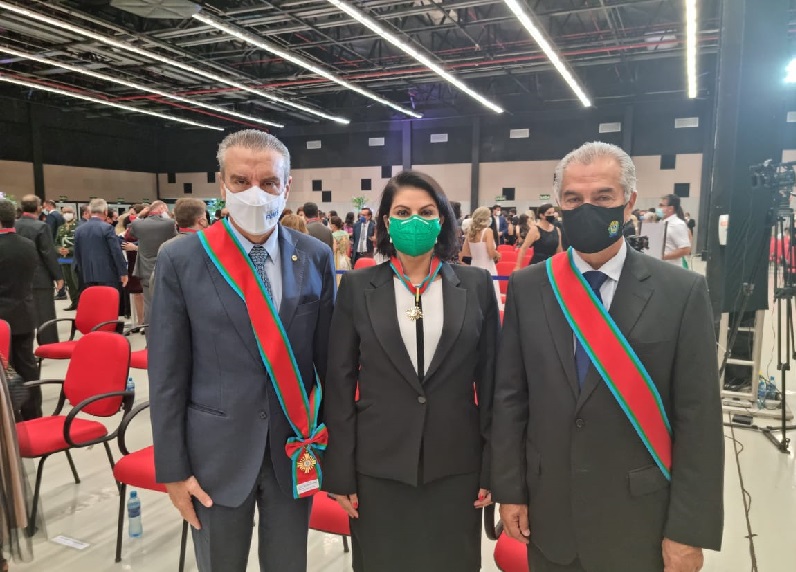 dra-patricia-recebe-honraria